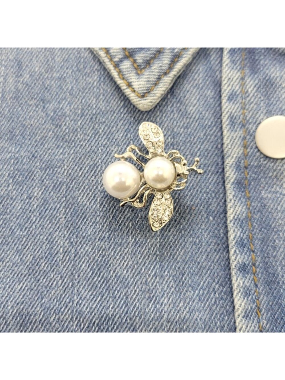 Bee-Shaped Rhinestone & Pearl Brooch - Elegant Silver-Tone Jewelry Animal Access - Picture 3 of 6